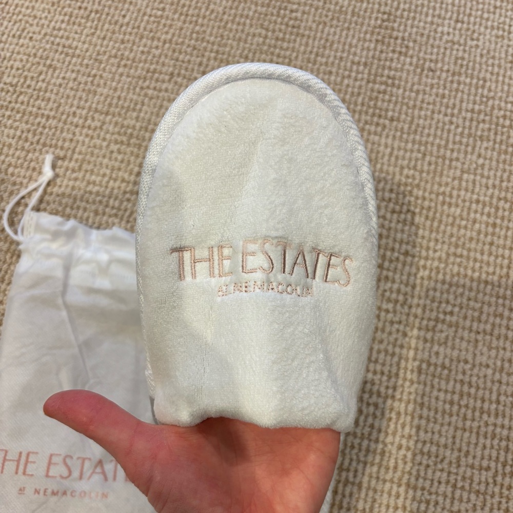 Nemacolin The Estates White Hotel Slippers 2x
